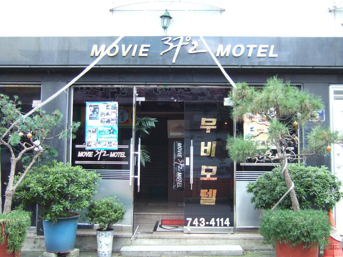Movie Motel Джинджу Екстериор снимка